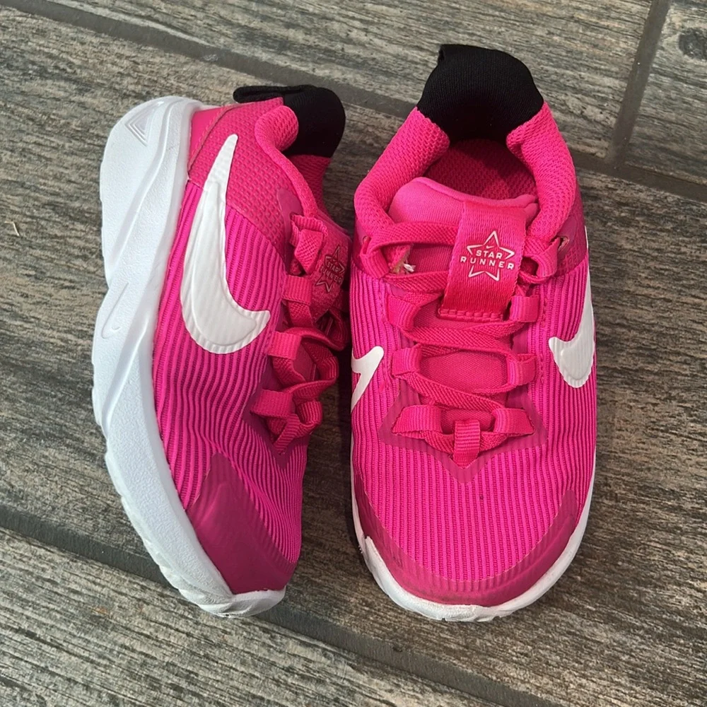 Toddler Pink Nike Sneakers - Picture 5 of 6